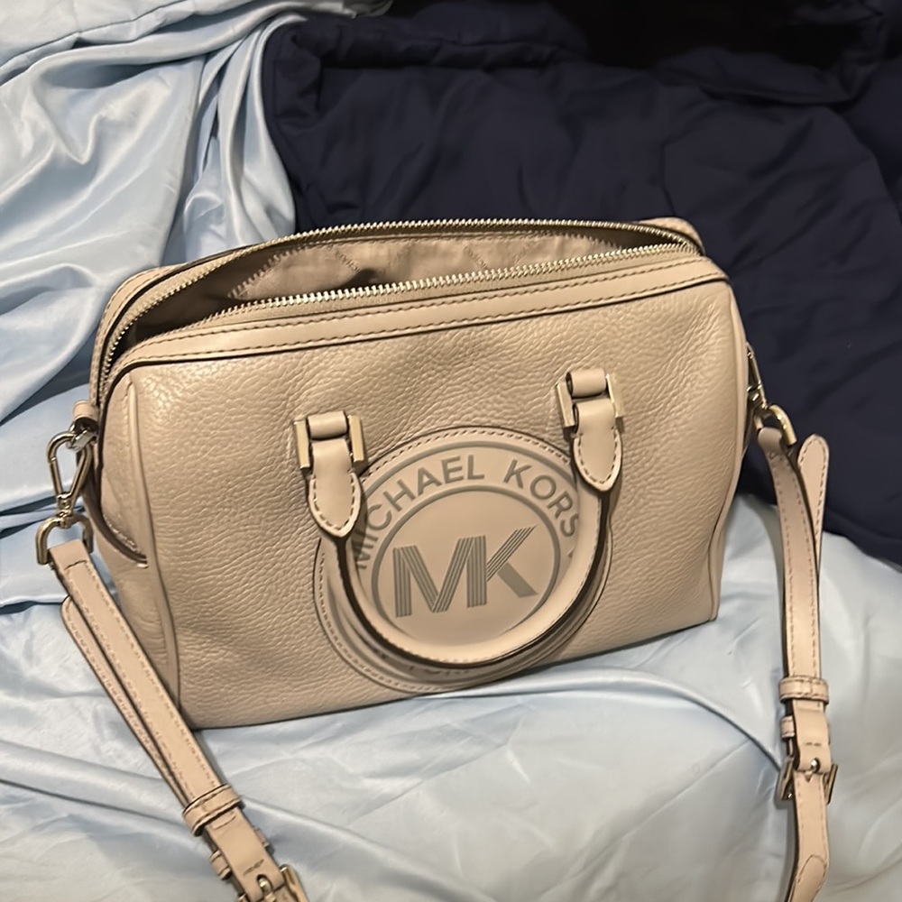 Michael Kors Women's Fulton Sport Duffle Crossbody Bag Purse Taupe $368 MSRP - Picture 3 of 3